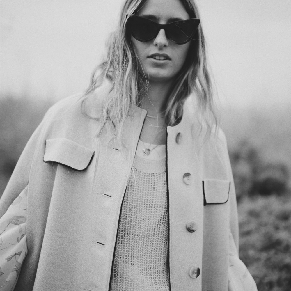 Open knit sweater vest sand